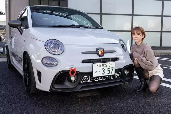「アバルト 595のノーマルとオートバックスのデモカー595を乗り比べ」の画像