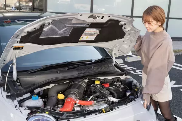 「アバルト 595のノーマルとオートバックスのデモカー595を乗り比べ」の画像