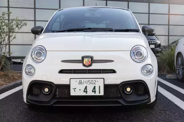 「アバルト 595のノーマルとオートバックスのデモカー595を乗り比べ」の画像