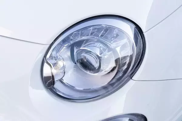 「アバルト 595のノーマルとオートバックスのデモカー595を乗り比べ」の画像