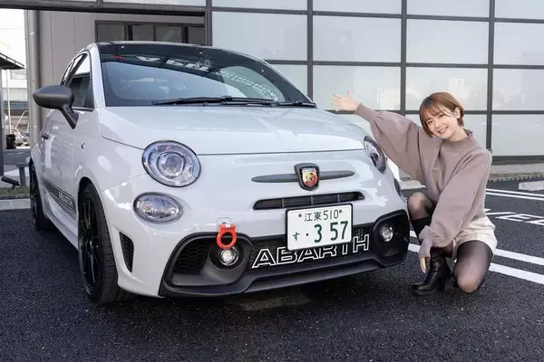 「アバルト 595のノーマルとオートバックスのデモカー595を乗り比べ」の画像