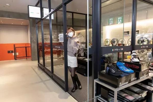 「アバルト 595のノーマルとオートバックスのデモカー595を乗り比べ」の画像