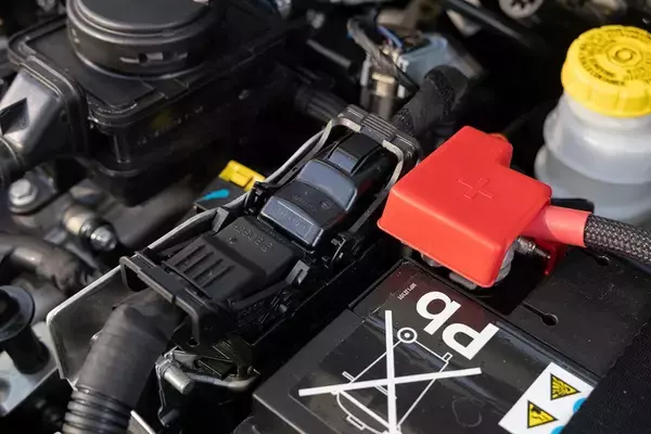 「アバルト 595のノーマルとオートバックスのデモカー595を乗り比べ」の画像