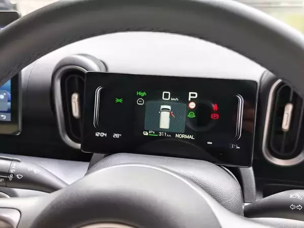 「【実質200万円切り】BYDの本気がエグい！ 日本専用軽EV「ラッコ」は国産軽自動車の脅威になるか？」の画像