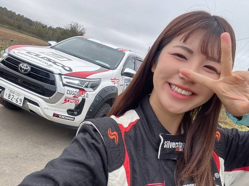 梅本まどか、ハイラックスのラリーでチャンピオン獲得！ ドライバーの番場選手は4連覇！