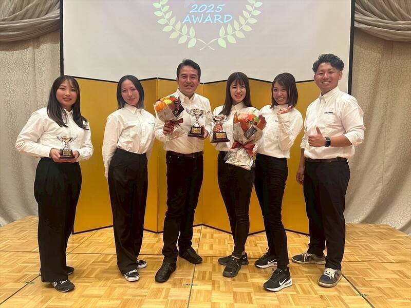 梅本まどか、ハイラックスのラリーでチャンピオン獲得！ ドライバーの番場選手は4連覇！