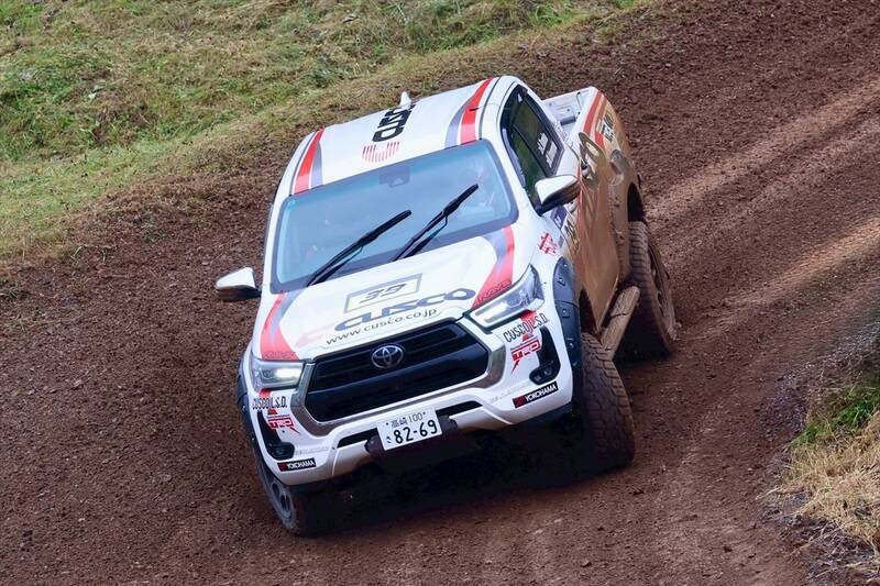 梅本まどか、ハイラックスのラリーでチャンピオン獲得！ ドライバーの番場選手は4連覇！