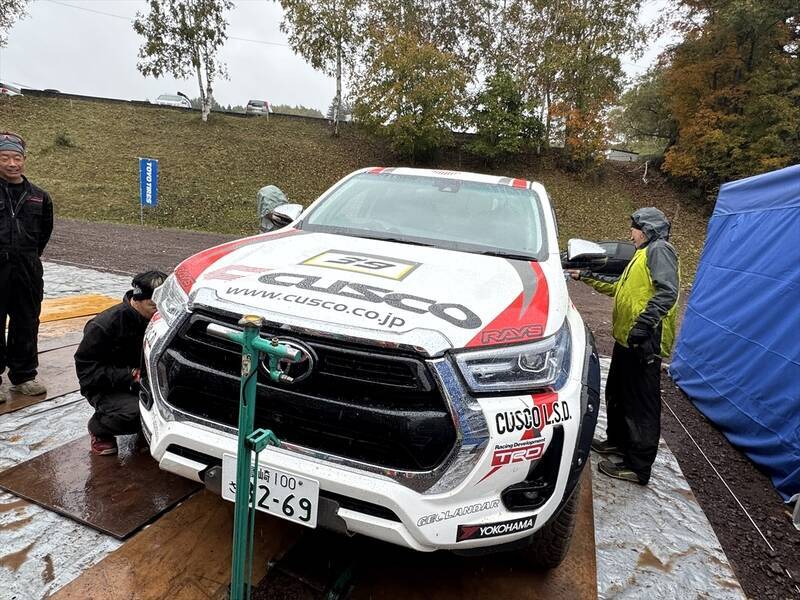 梅本まどか、ハイラックスのラリーでチャンピオン獲得！ ドライバーの番場選手は4連覇！