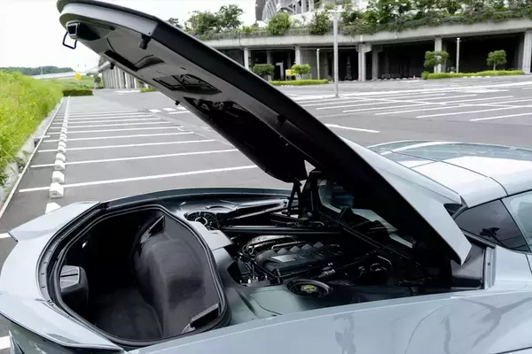 「「コルベット E-Ray」は爆速のV8エンジンとモーターで街道の主役に！ 乗って感じた高揚感と意外な快適さ」の画像