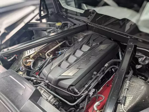 「「コルベット E-Ray」は爆速のV8エンジンとモーターで街道の主役に！ 乗って感じた高揚感と意外な快適さ」の画像