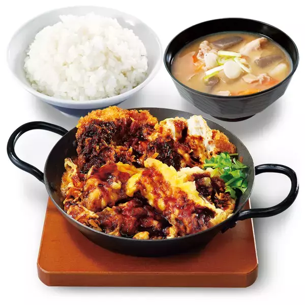 「迫力満点！ かつや「豚ロース天とチキンカツ丼」 ボリューム感たっぷりで年内しめくくり」の画像