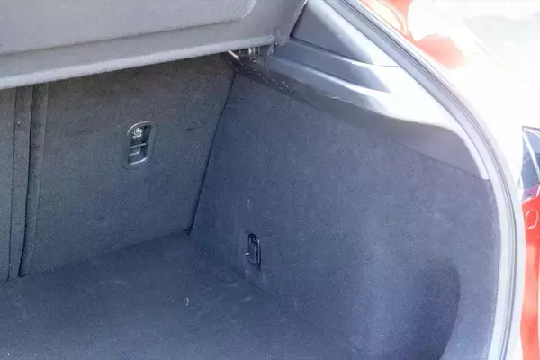 「都市型SUVの新定番！ マツダ「CX-30」がもたらす新感覚ドライブ」の画像