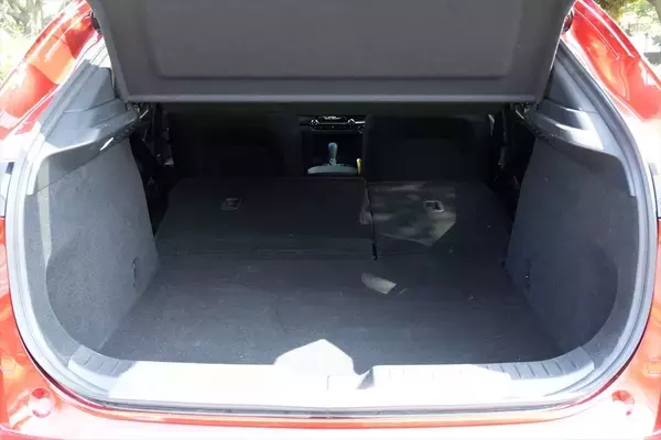 「都市型SUVの新定番！ マツダ「CX-30」がもたらす新感覚ドライブ」の画像