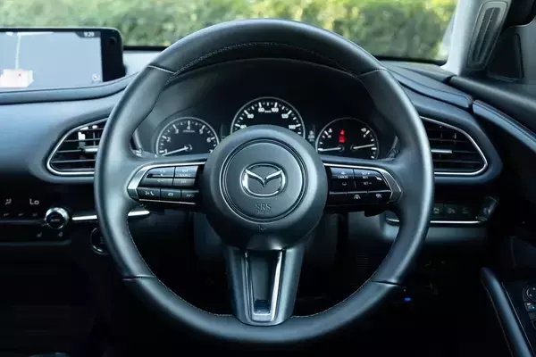 「都市型SUVの新定番！ マツダ「CX-30」がもたらす新感覚ドライブ」の画像