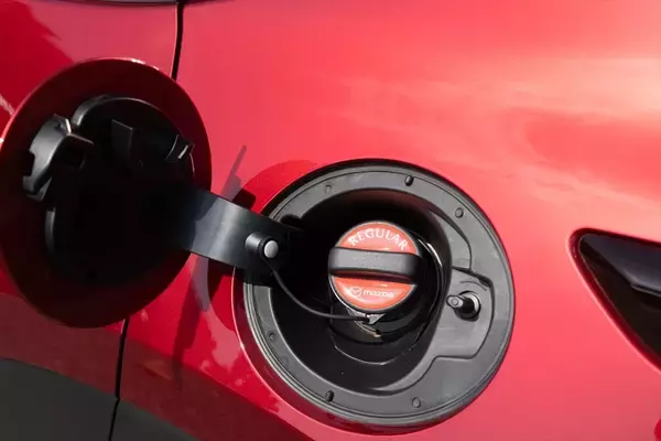 「都市型SUVの新定番！ マツダ「CX-30」がもたらす新感覚ドライブ」の画像