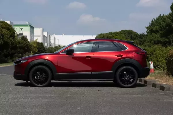 「都市型SUVの新定番！ マツダ「CX-30」がもたらす新感覚ドライブ」の画像