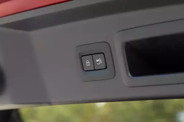 「都市型SUVの新定番！ マツダ「CX-30」がもたらす新感覚ドライブ」の画像