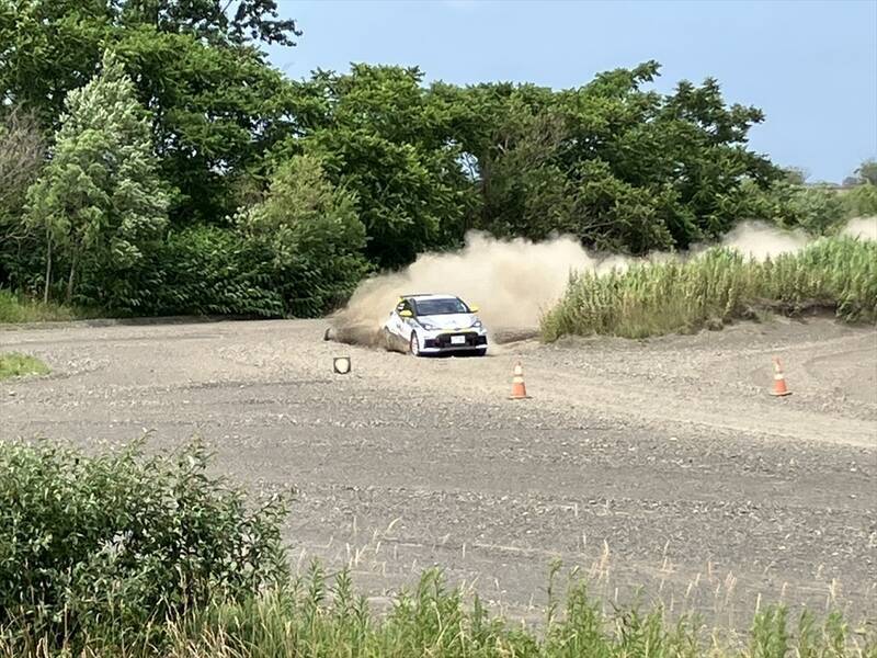 初挑戦で初優勝！ 現役女性歯科医ドライバーが挑んだ極限の北海道グラベルラリー