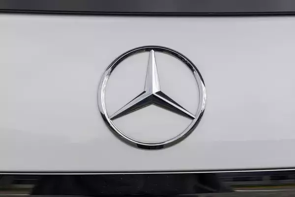 「3列シートで6人乗車も！ 極上オーディオ完備のベンツ「GLE」が家族持ちにもぶっ刺さる3つの理由」の画像