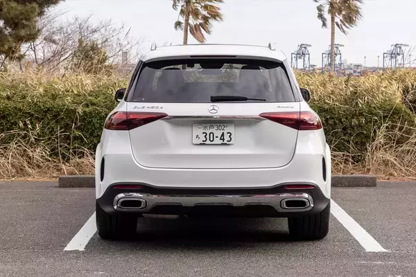 「3列シートで6人乗車も！ 極上オーディオ完備のベンツ「GLE」が家族持ちにもぶっ刺さる3つの理由」の画像