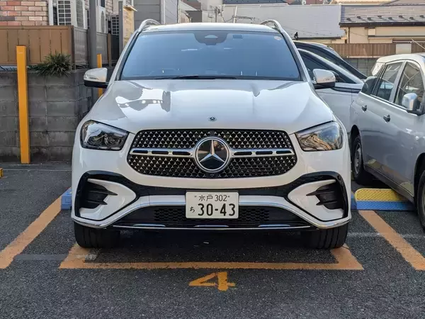 「3列シートで6人乗車も！ 極上オーディオ完備のベンツ「GLE」が家族持ちにもぶっ刺さる3つの理由」の画像
