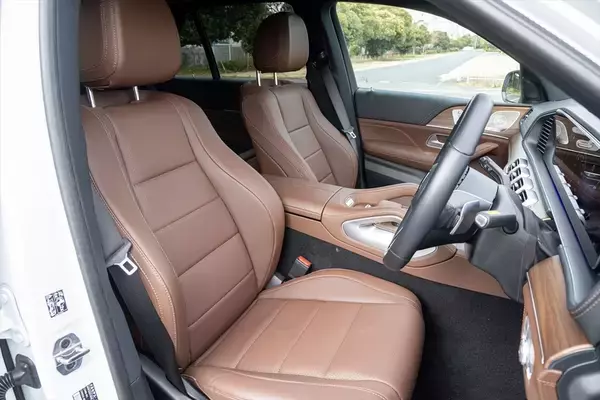 「3列シートで6人乗車も！ 極上オーディオ完備のベンツ「GLE」が家族持ちにもぶっ刺さる3つの理由」の画像