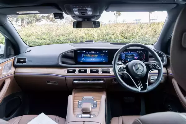 「3列シートで6人乗車も！ 極上オーディオ完備のベンツ「GLE」が家族持ちにもぶっ刺さる3つの理由」の画像