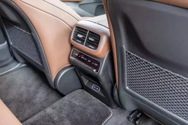 「3列シートで6人乗車も！ 極上オーディオ完備のベンツ「GLE」が家族持ちにもぶっ刺さる3つの理由」の画像
