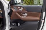 「3列シートで6人乗車も！ 極上オーディオ完備のベンツ「GLE」が家族持ちにもぶっ刺さる3つの理由」の画像46