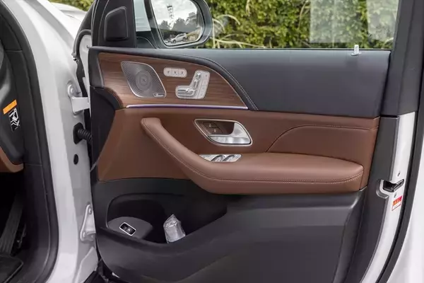 「3列シートで6人乗車も！ 極上オーディオ完備のベンツ「GLE」が家族持ちにもぶっ刺さる3つの理由」の画像