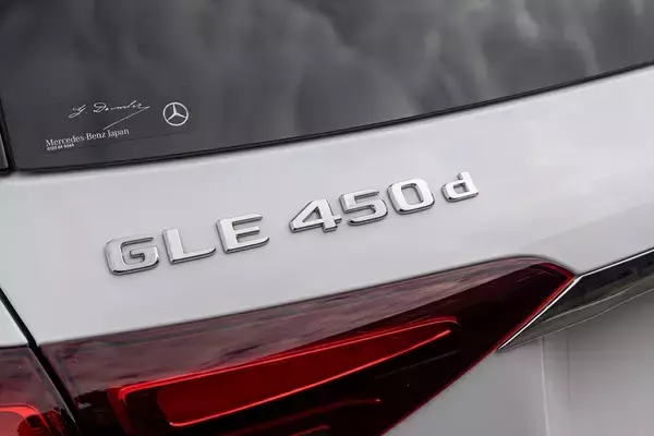 「3列シートで6人乗車も！ 極上オーディオ完備のベンツ「GLE」が家族持ちにもぶっ刺さる3つの理由」の画像