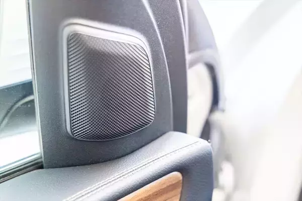 「3列シートで6人乗車も！ 極上オーディオ完備のベンツ「GLE」が家族持ちにもぶっ刺さる3つの理由」の画像