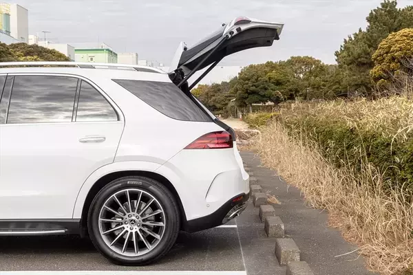 「3列シートで6人乗車も！ 極上オーディオ完備のベンツ「GLE」が家族持ちにもぶっ刺さる3つの理由」の画像