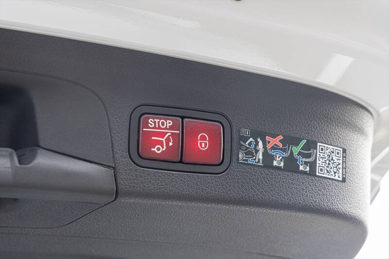3列シートで6人乗車も！ 極上オーディオ完備のベンツ「GLE」が家族持ちにもぶっ刺さる3つの理由