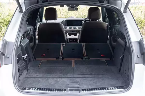 「3列シートで6人乗車も！ 極上オーディオ完備のベンツ「GLE」が家族持ちにもぶっ刺さる3つの理由」の画像