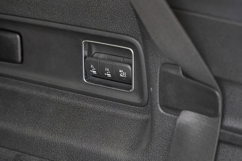 3列シートで6人乗車も！ 極上オーディオ完備のベンツ「GLE」が家族持ちにもぶっ刺さる3つの理由