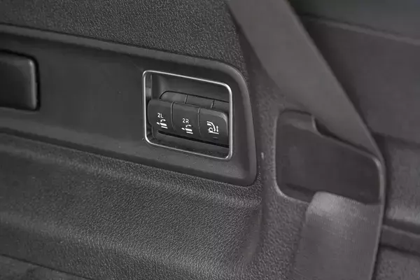 「3列シートで6人乗車も！ 極上オーディオ完備のベンツ「GLE」が家族持ちにもぶっ刺さる3つの理由」の画像