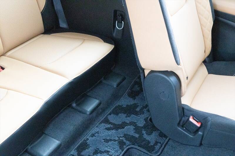 Jeep「コマンダー」はガラガラ音も愛おしい。純ディーゼル搭載の7人乗りSUVが教えてくれる心のゆとり