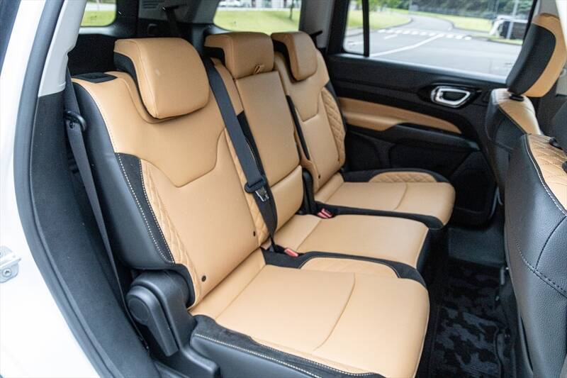 Jeep「コマンダー」はガラガラ音も愛おしい。純ディーゼル搭載の7人乗りSUVが教えてくれる心のゆとり