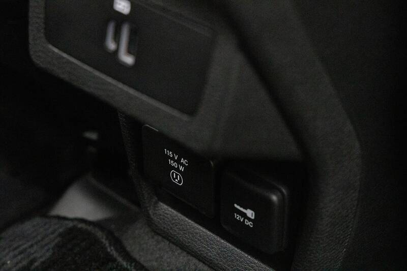Jeep「コマンダー」はガラガラ音も愛おしい。純ディーゼル搭載の7人乗りSUVが教えてくれる心のゆとり