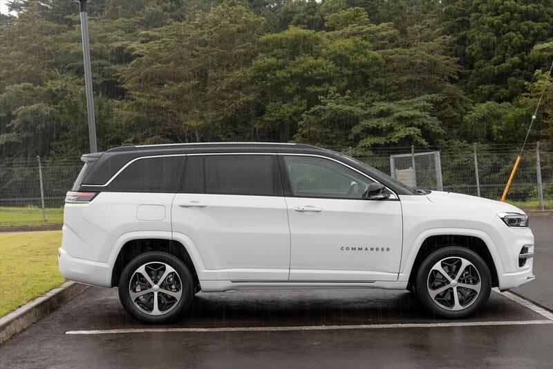 Jeep「コマンダー」はガラガラ音も愛おしい。純ディーゼル搭載の7人乗りSUVが教えてくれる心のゆとり