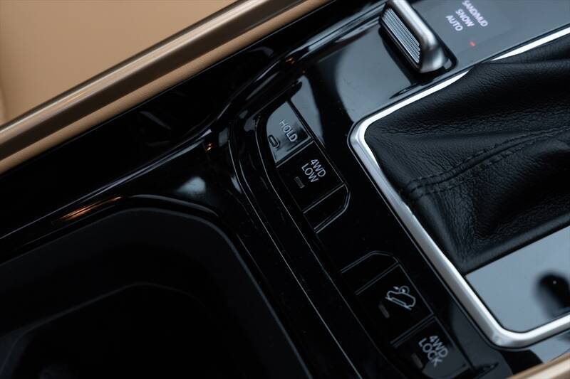 Jeep「コマンダー」はガラガラ音も愛おしい。純ディーゼル搭載の7人乗りSUVが教えてくれる心のゆとり