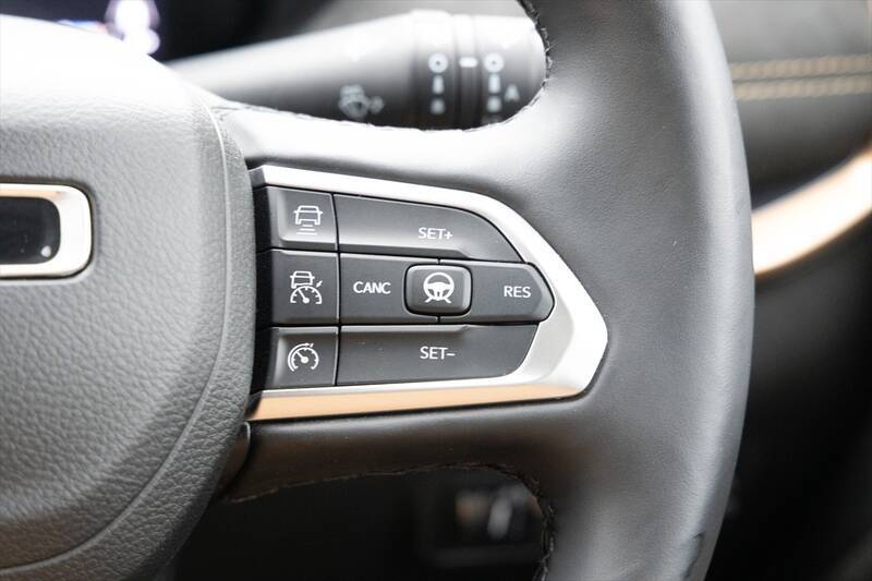 Jeep「コマンダー」はガラガラ音も愛おしい。純ディーゼル搭載の7人乗りSUVが教えてくれる心のゆとり