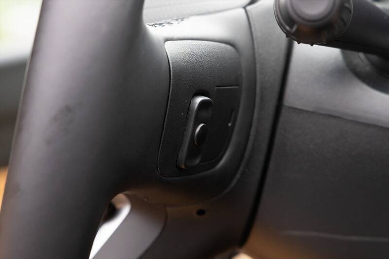 Jeep「コマンダー」はガラガラ音も愛おしい。純ディーゼル搭載の7人乗りSUVが教えてくれる心のゆとり