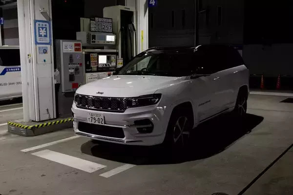「Jeep「コマンダー」はガラガラ音も愛おしい。純ディーゼル搭載の7人乗りSUVが教えてくれる心のゆとり」の画像