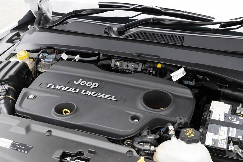 Jeep「コマンダー」はガラガラ音も愛おしい。純ディーゼル搭載の7人乗りSUVが教えてくれる心のゆとり