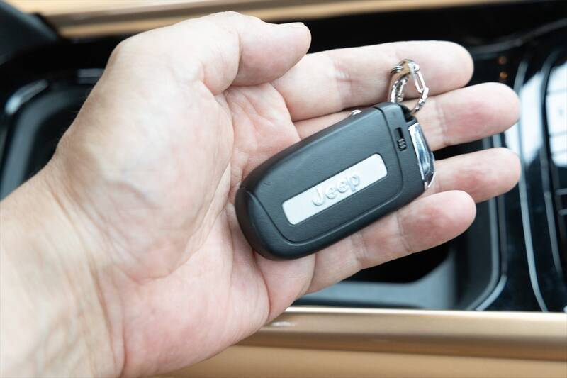 Jeep「コマンダー」はガラガラ音も愛おしい。純ディーゼル搭載の7人乗りSUVが教えてくれる心のゆとり