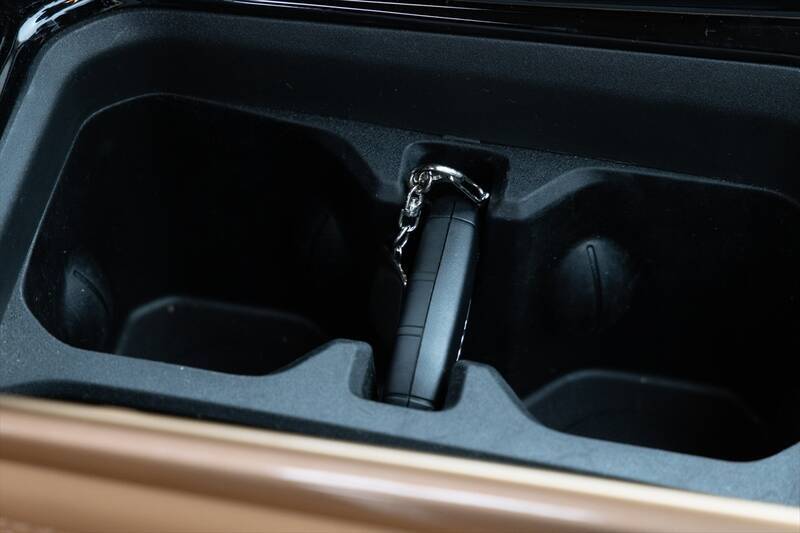 Jeep「コマンダー」はガラガラ音も愛おしい。純ディーゼル搭載の7人乗りSUVが教えてくれる心のゆとり