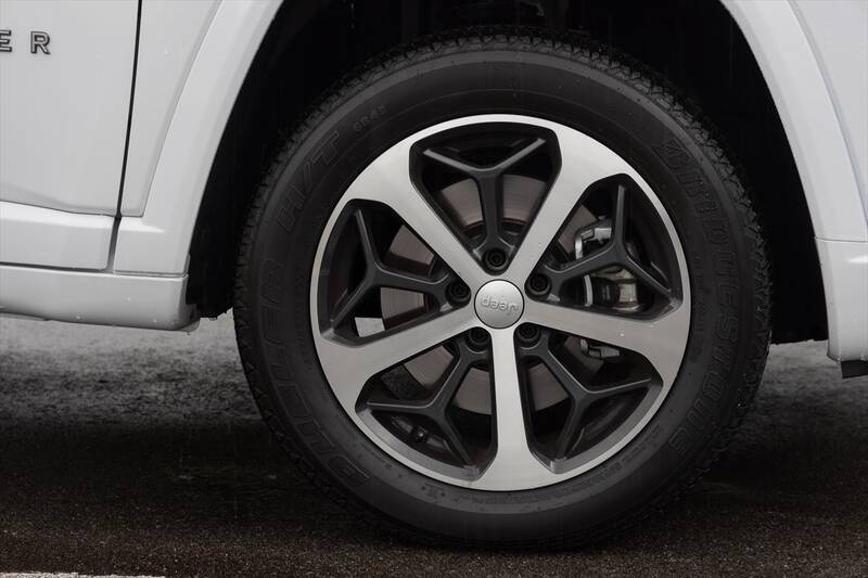 Jeep「コマンダー」はガラガラ音も愛おしい。純ディーゼル搭載の7人乗りSUVが教えてくれる心のゆとり