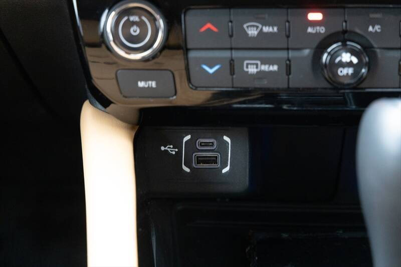Jeep「コマンダー」はガラガラ音も愛おしい。純ディーゼル搭載の7人乗りSUVが教えてくれる心のゆとり